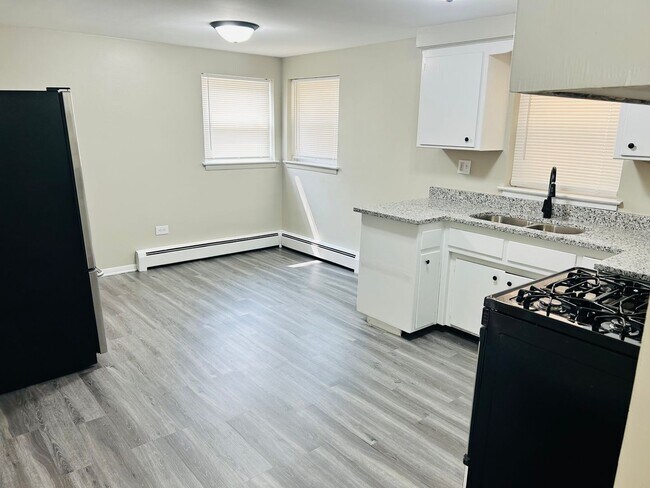 Building Photo - 3146 Ridgeland Ave