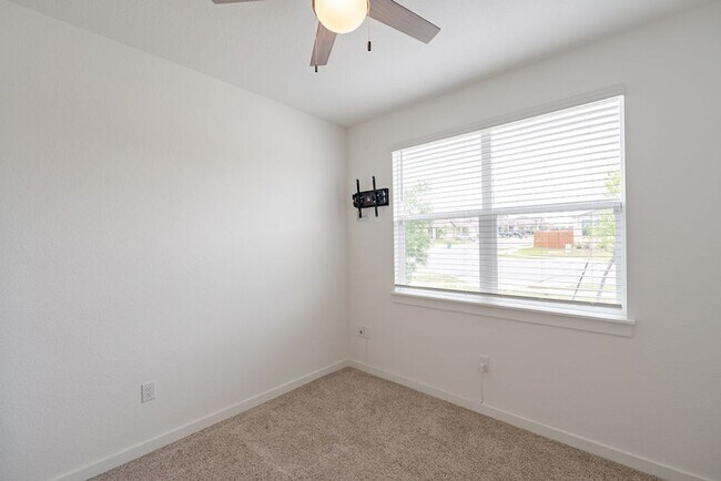 Building Photo - Modern 4 bedroom, 3 bathroom home in Canta...