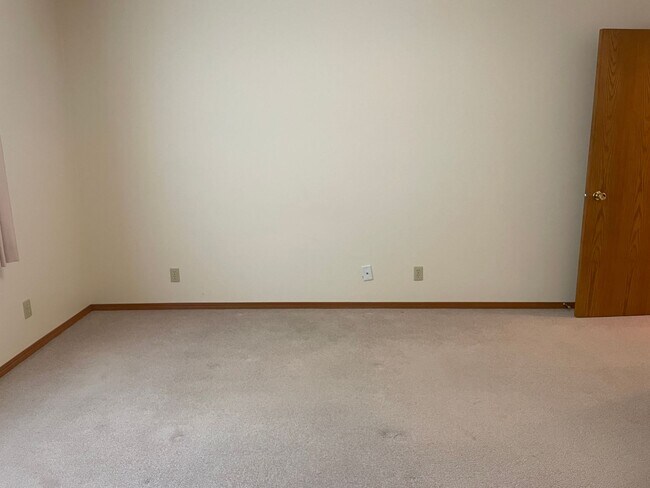 Building Photo - Cozy Home Feel, One Floor Living, Great Ba...