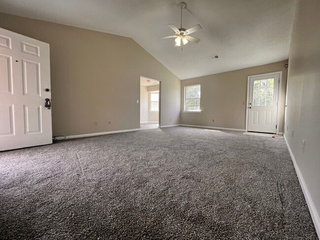 Building Photo - AVAILABLE LATE AUGUST | RECENTLY RENOVATED...