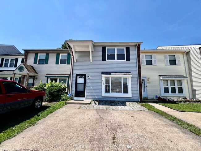 Primary Photo - Gorgeous townhouse in the heart of Virgini...
