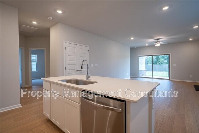 Building Photo - 14653 Mountain Strm Dr