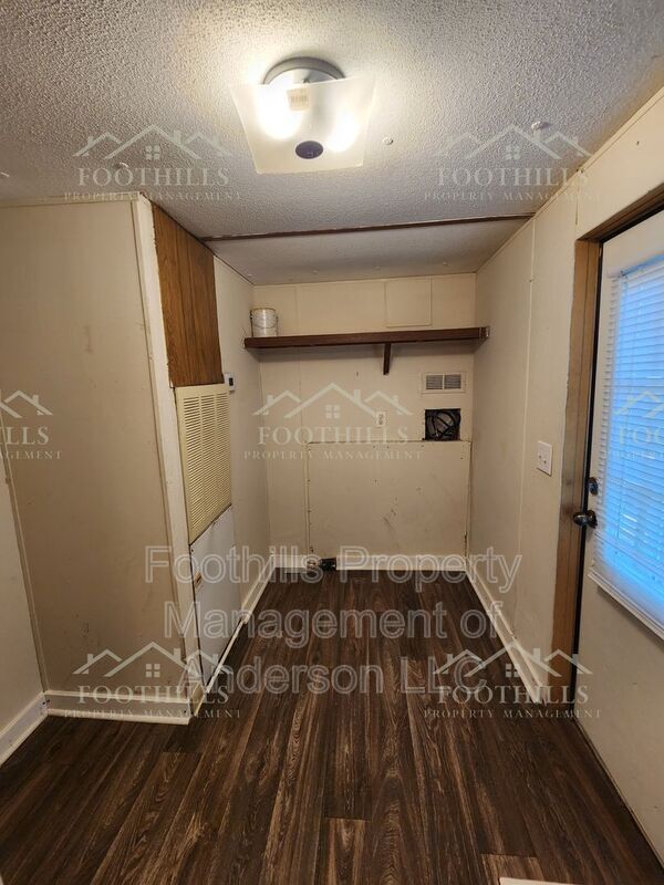 Building Photo - 131 Woodfern Cir