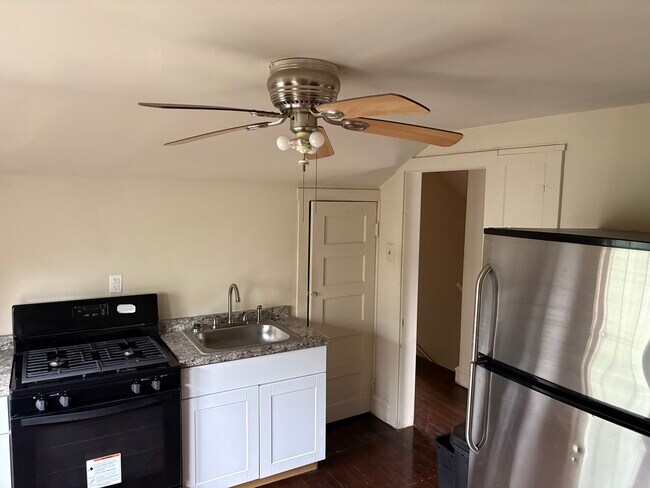 Building Photo - 307 Crest Ave