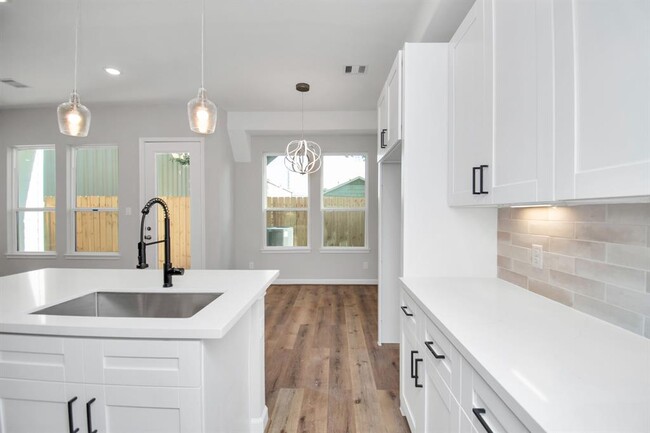 Building Photo - 2355 Hoskins Dr