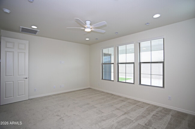 Building Photo - 815 W Finch Dr