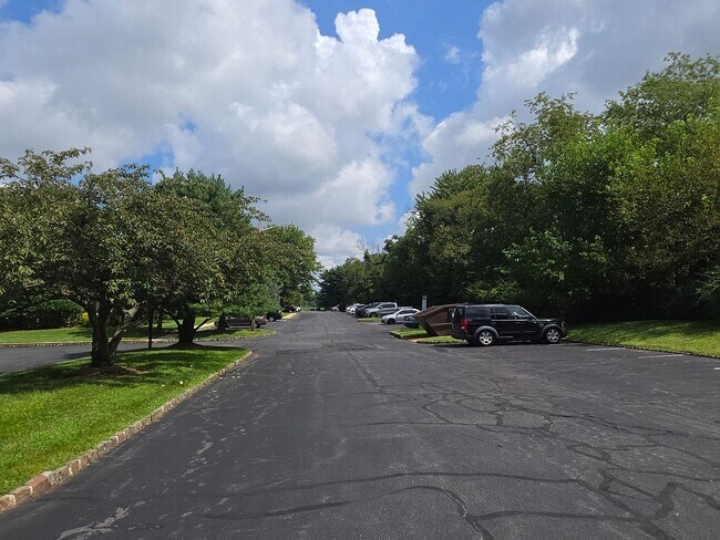 Building Photo - 384 Willowbrook Dr
