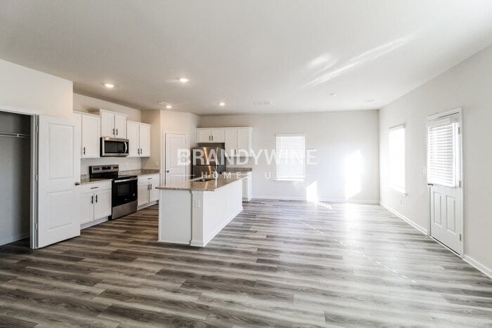 Building Photo - 148 Avondale Blvd SE