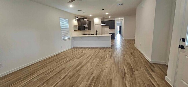 Building Photo - 8411 Bay Oaks Dr