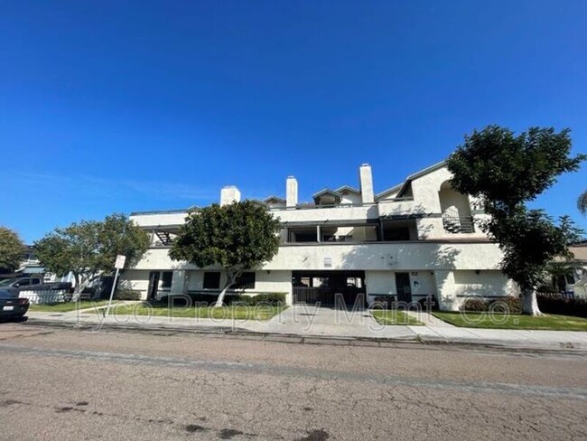 Primary Photo - 252 Date Ave