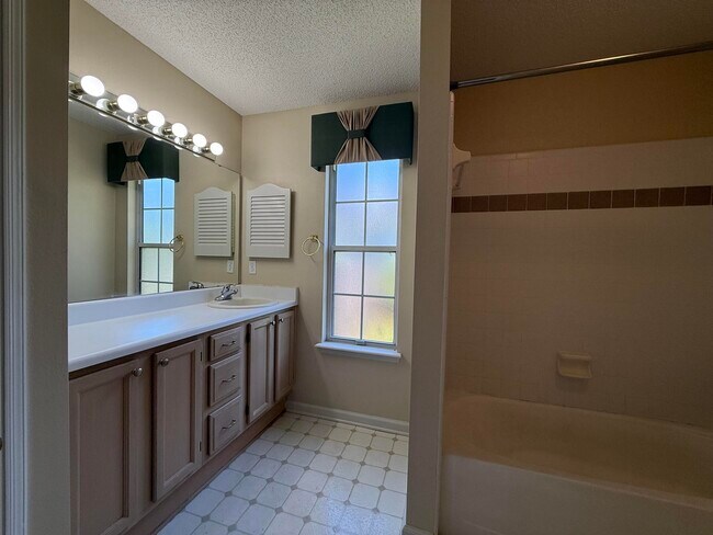 Building Photo - 1322 Hidden Timbers Pl