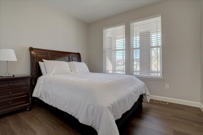 Building Photo - 5-Bed/4-Bath built in 2022!