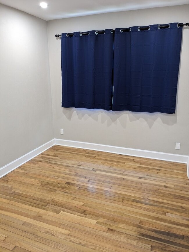 Building Photo - Beachside 3 bedroom, 2 bathroom in Daytona Beach