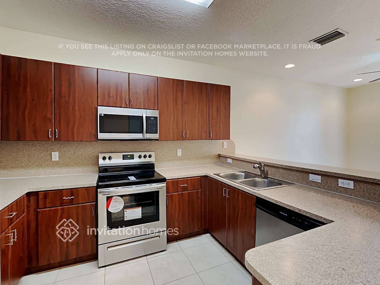 Building Photo - 518 NE 35th Ave