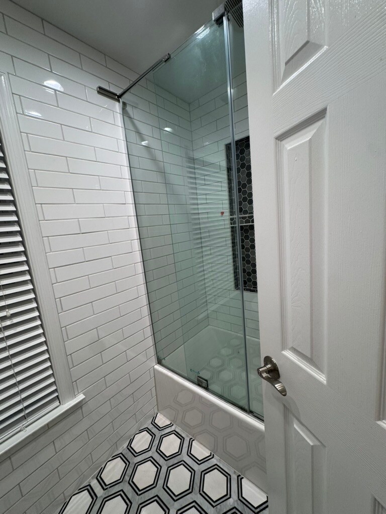 Second Floor Full Bath - 5605 Eagle Lake Dr