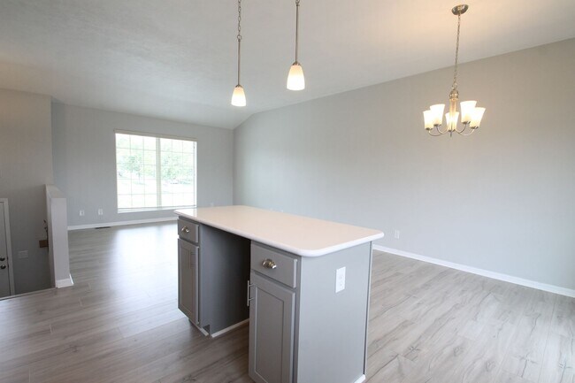 Building Photo - Fall Move In Special!!!  1/2 Off 1st Month...