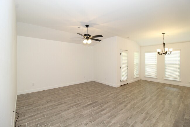 Building Photo - 1450 Ari Ave