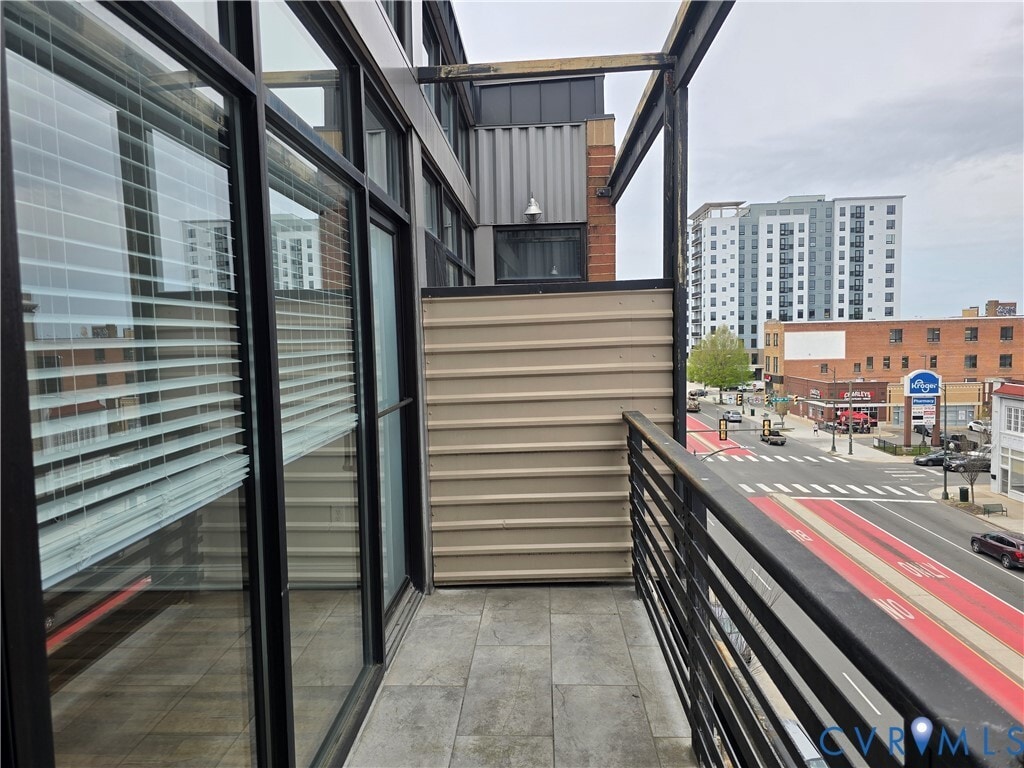 Building Photo - 1333 W Broad St