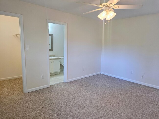 Building Photo - 431 Richview Park Cir E