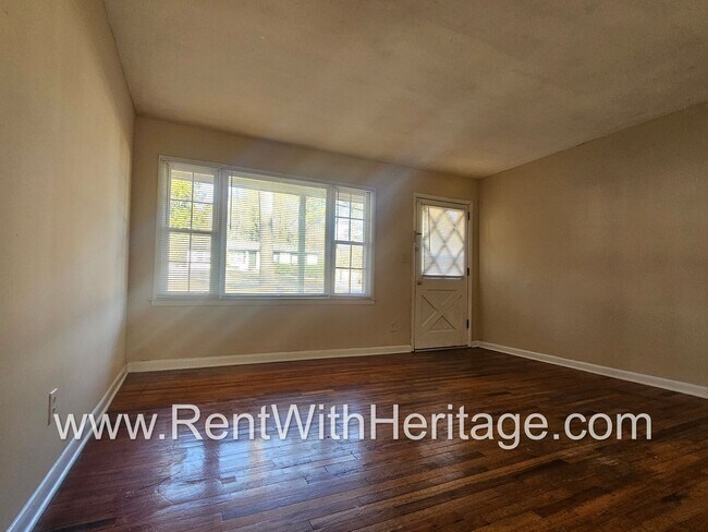 Building Photo - Great Brick Ranch / Harwood Floors / Huge Shop or Extra Storage / No Garage / Great Private Back ...