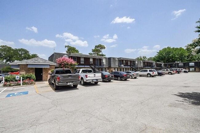 Building Photo - 9021 Gaylord Dr