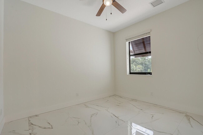 Building Photo - 400 Bella Sol Way