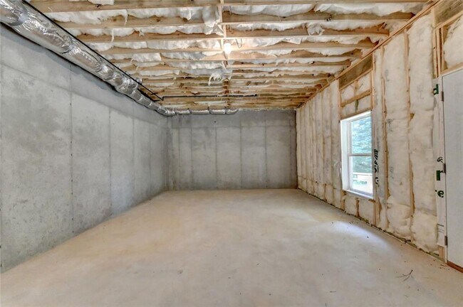 Building Photo - 9135 Fox Trail Ln