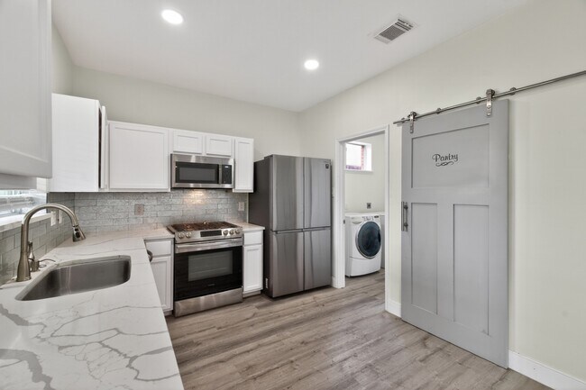 Building Photo - 918 Ivycroft Ln