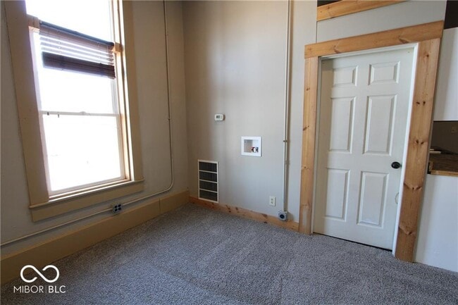 Building Photo - 101 S Main St