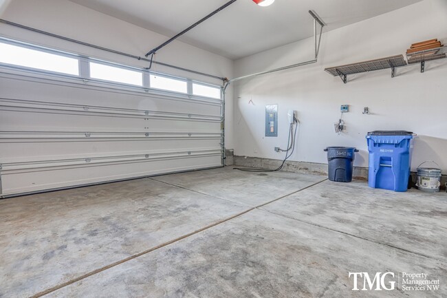 Building Photo - Single level 4 Bedroom 2 Bathroom Home in ...