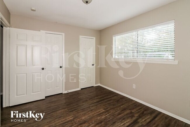 Building Photo - 2703 Shady Bayou Ln