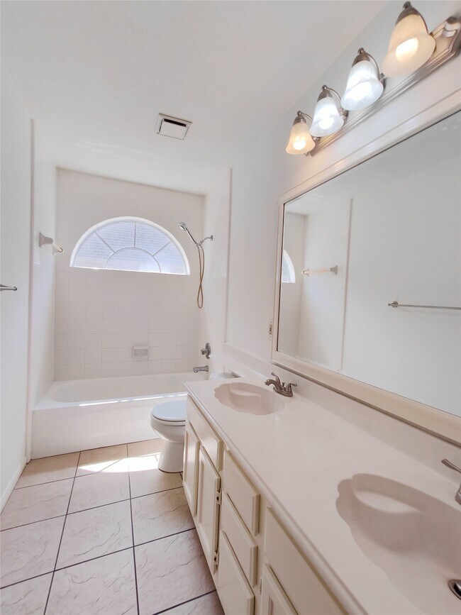Building Photo - 5019 Greenriver Valley Dr