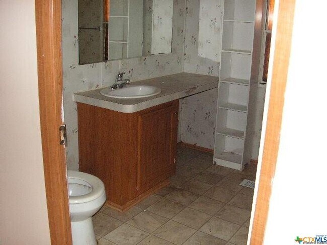 Building Photo - NEW ON MARKET