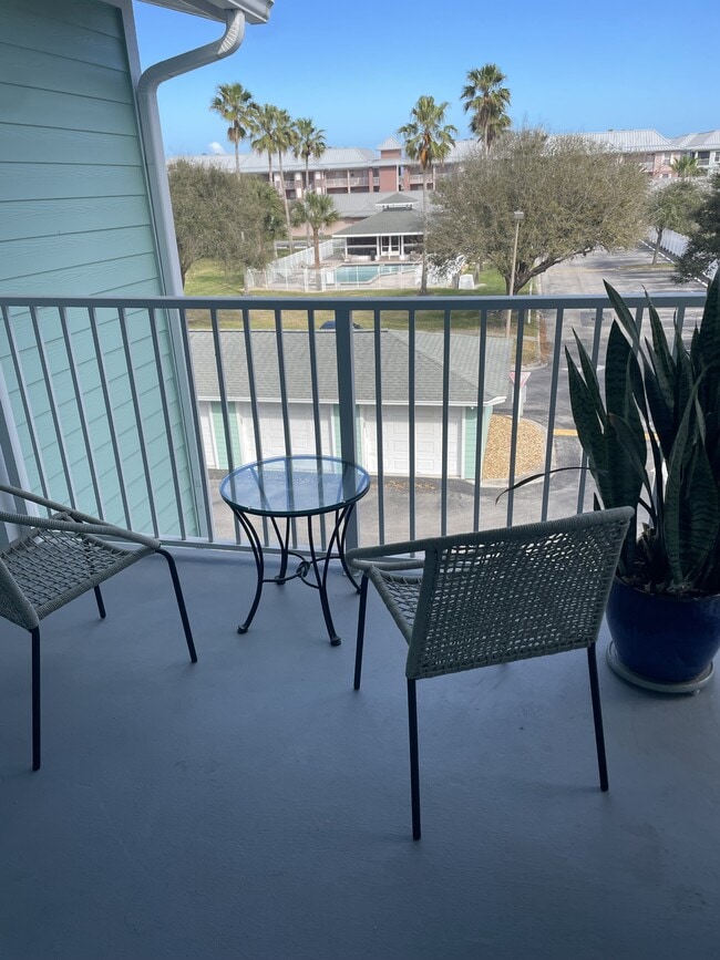 Building Photo - 204 16th St