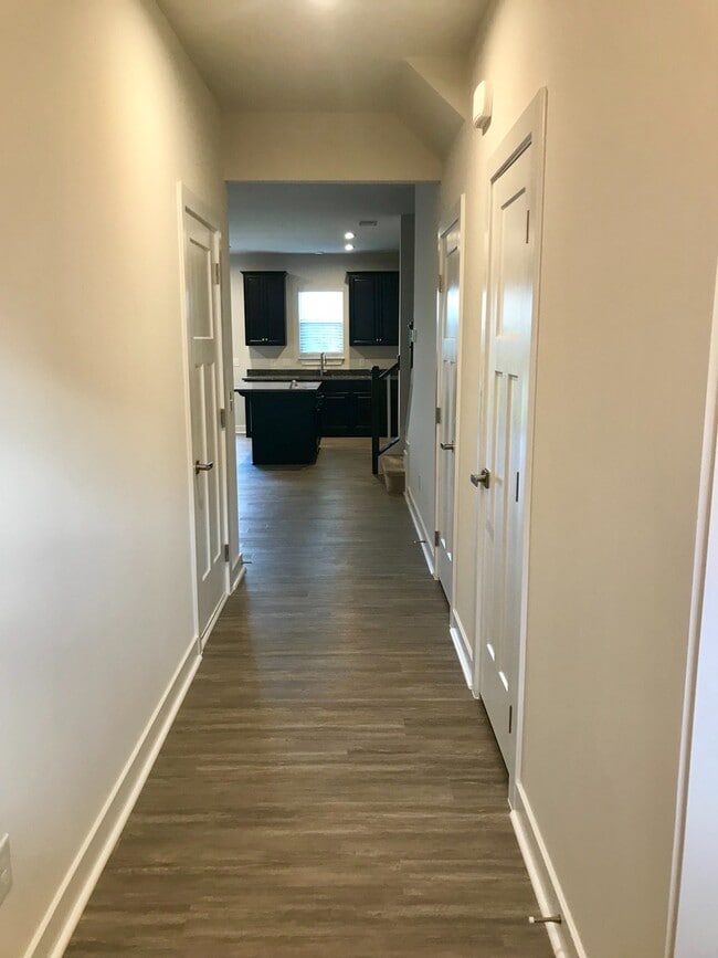 Building Photo - Beautiful 3 Bedroom, 2.5 Bath Townhome!