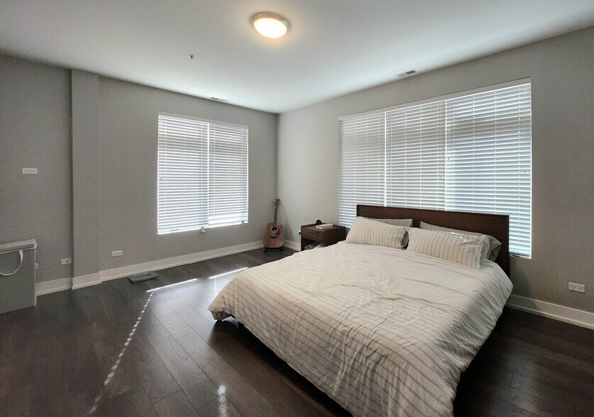 Building Photo - 1202 Waukegan Rd