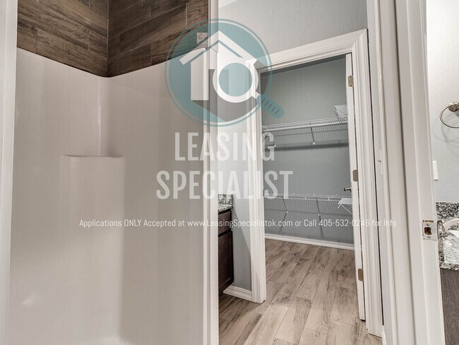 Building Photo - Central Norman 4 Bed 3 Bath House PRE-LEAS...
