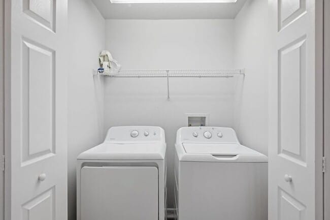 Building Photo - Villages of Bloomingdale