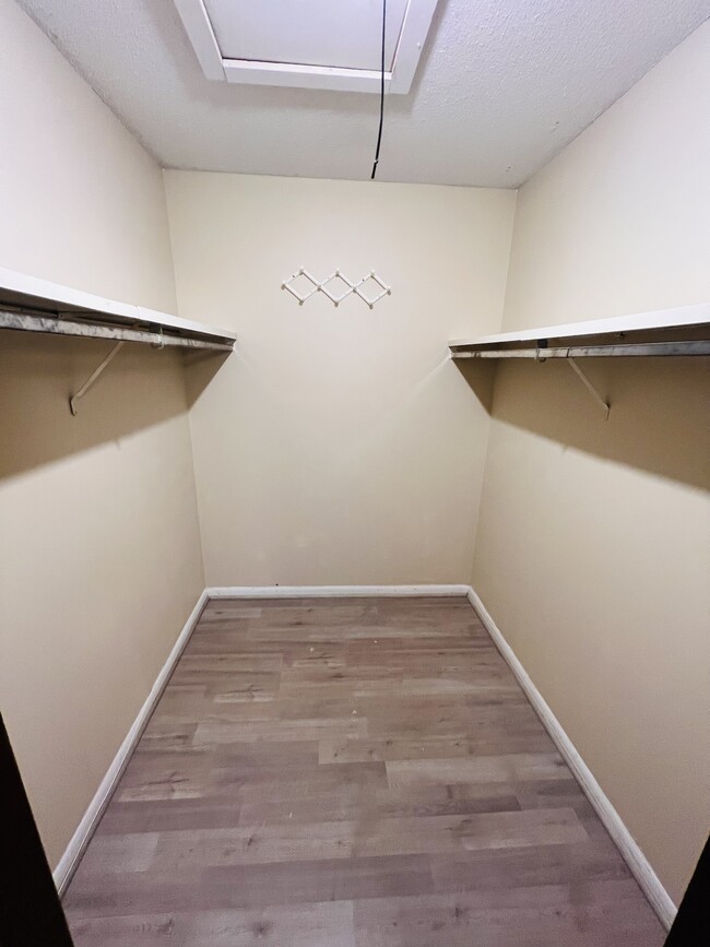 Building Photo - Longfellow