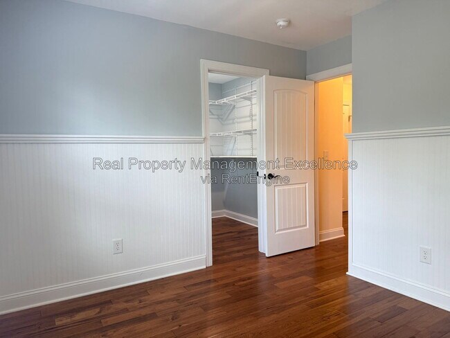 Building Photo - 305 Holly Thorn Trace