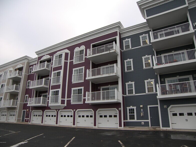 Bridgewater Place - 235 N Whittaker St