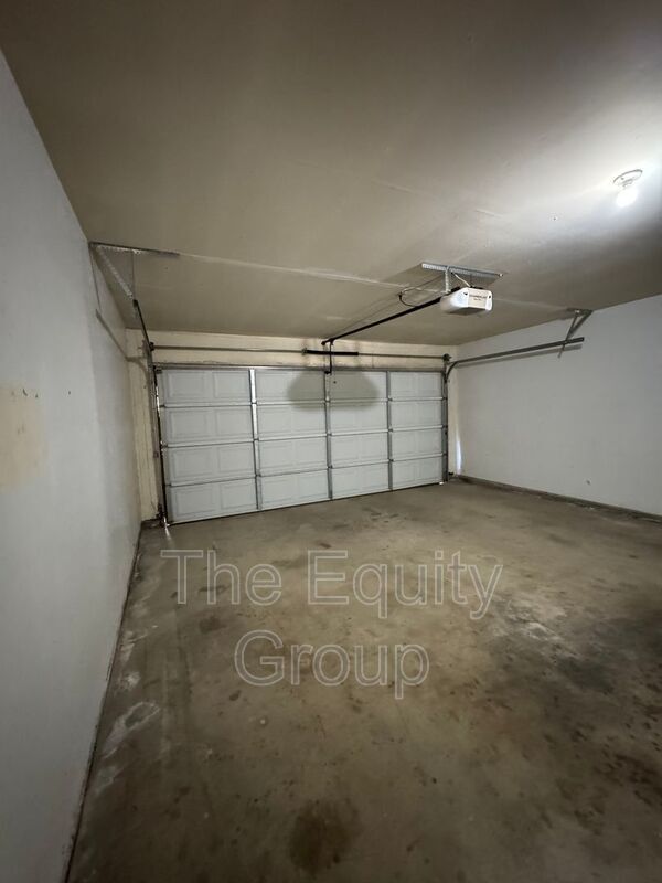Building Photo - 736 S Linwood St
