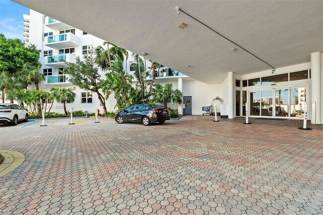 Building Photo - 3001 S Ocean Dr