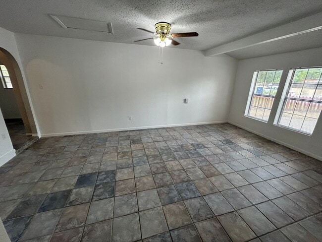 Building Photo - **APPLICATION RECEIVED** *MOVE IN SPECIAL* Tucked Away on a Cul-de-Sac | 3-Bedroom San Antonio Home!