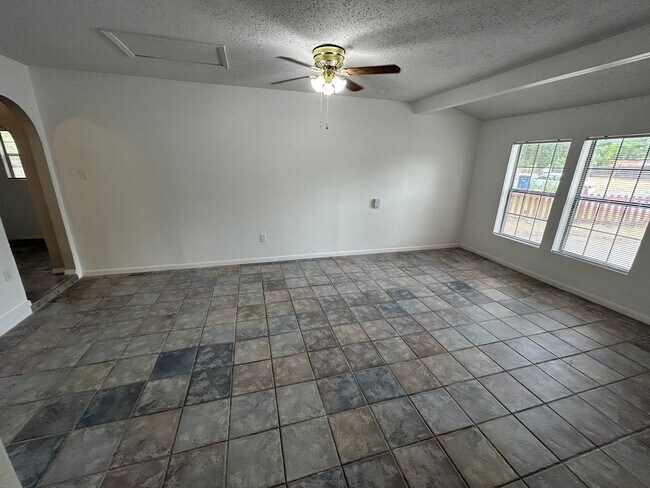Building Photo - *COMING SOON* Tucked Away on a Cul-de-Sac | 3-Bedroom San Antonio Home!