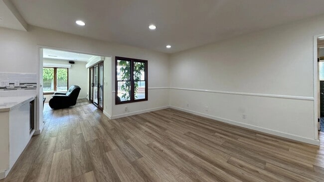 Building Photo - 10462 Sierra Cir