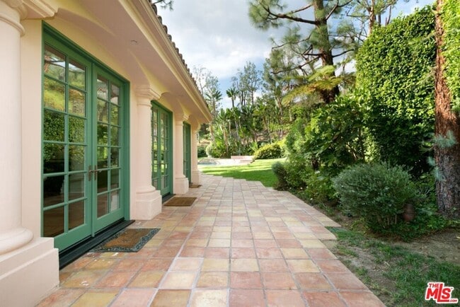 Building Photo - 1450 Cuesta Linda Dr