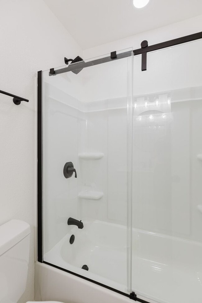 Building Photo - Newly Renovated 3 Bedroom 2 Bath Home