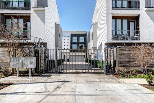 Building Photo - 1525 Birdsall St