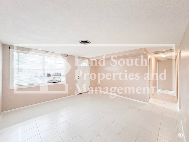 Building Photo - 2126 Smithfield Pl